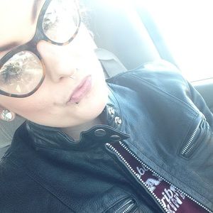 Meet your Posher, Leeann